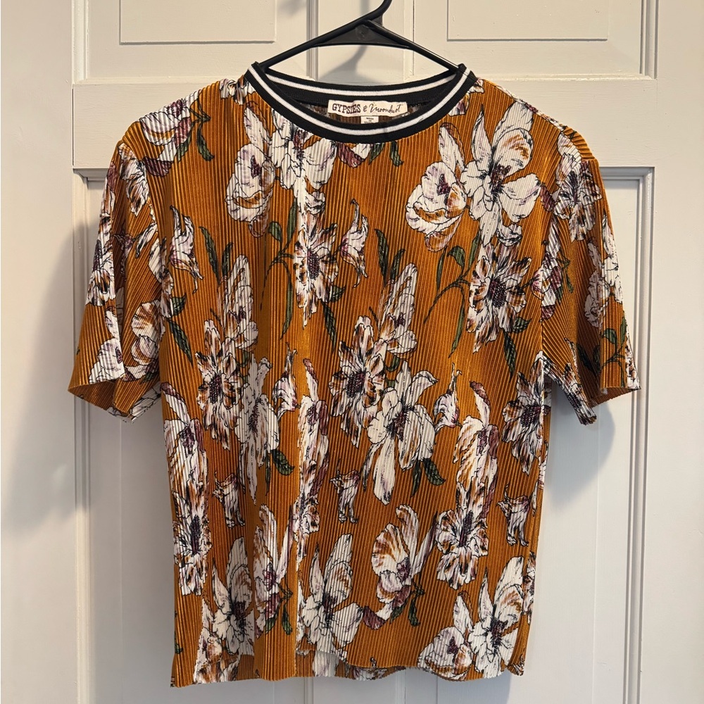 Gypsies & Moondust Amber Floral Short Sleeve Tee
